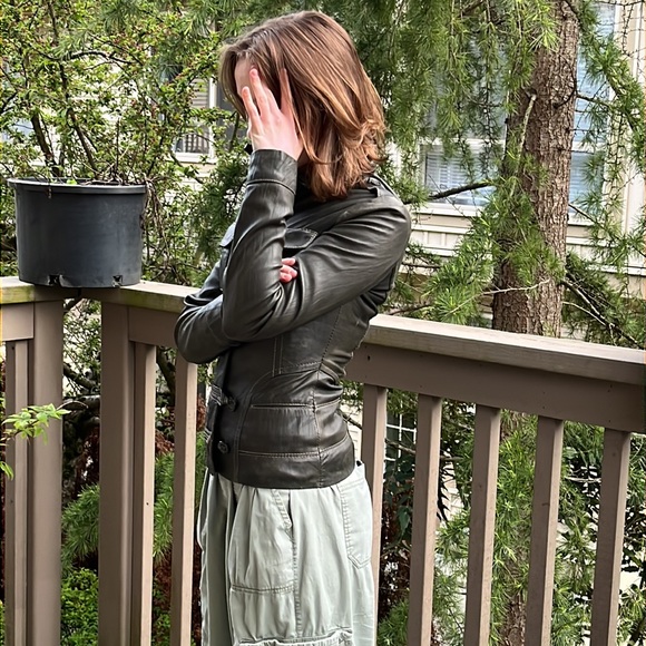 It is a army green DANIER 3XS leather jacket - Picture 6 of 8